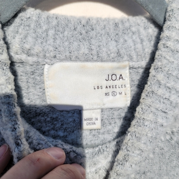 J.O.A HIGH LOW GRAY SWEATER, W TIE BELL SLEEVE DETAIL, SZ SMALL - Picture 6 of 13